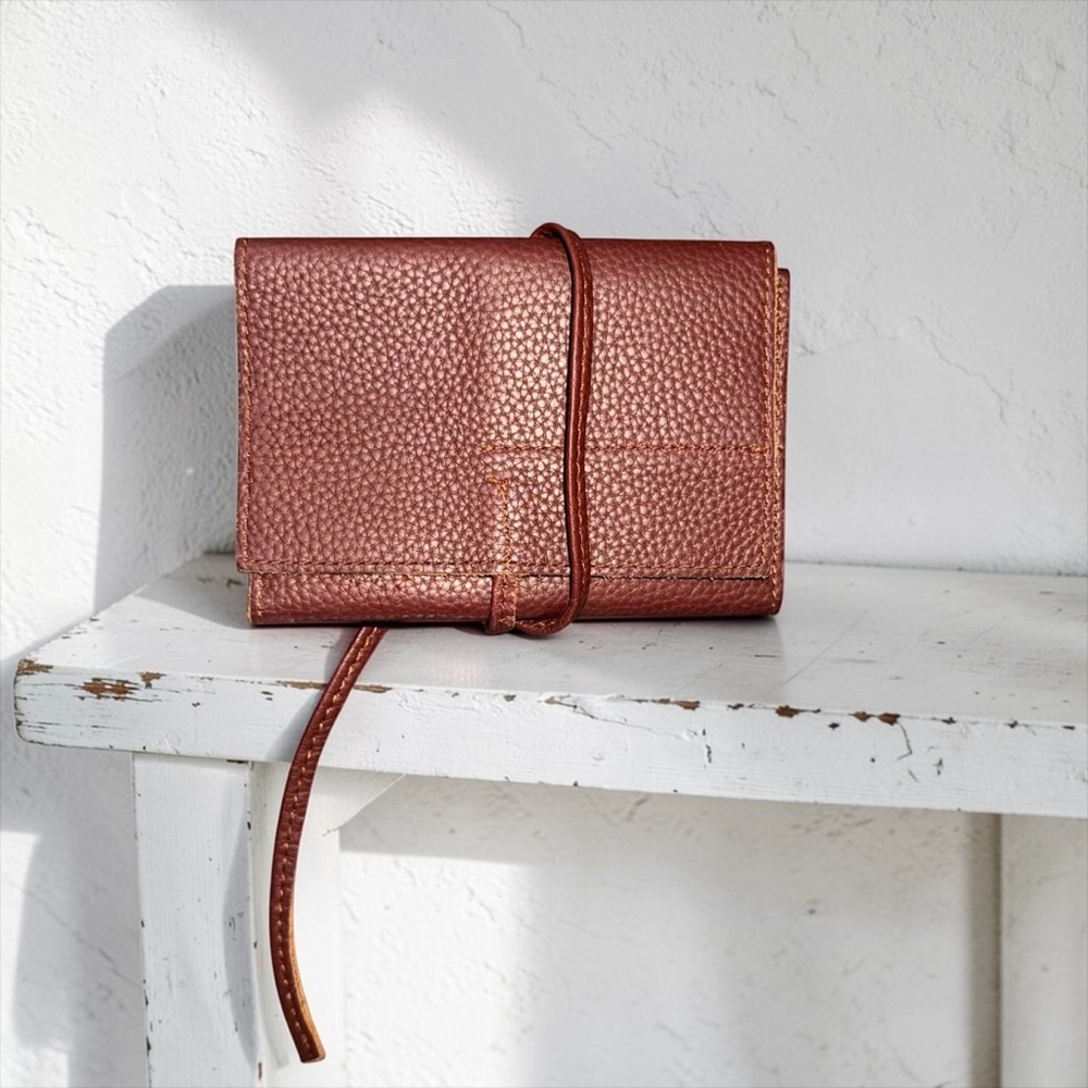Mark & Graham Brown Pebbled Leather Unisex Charger Roll Up